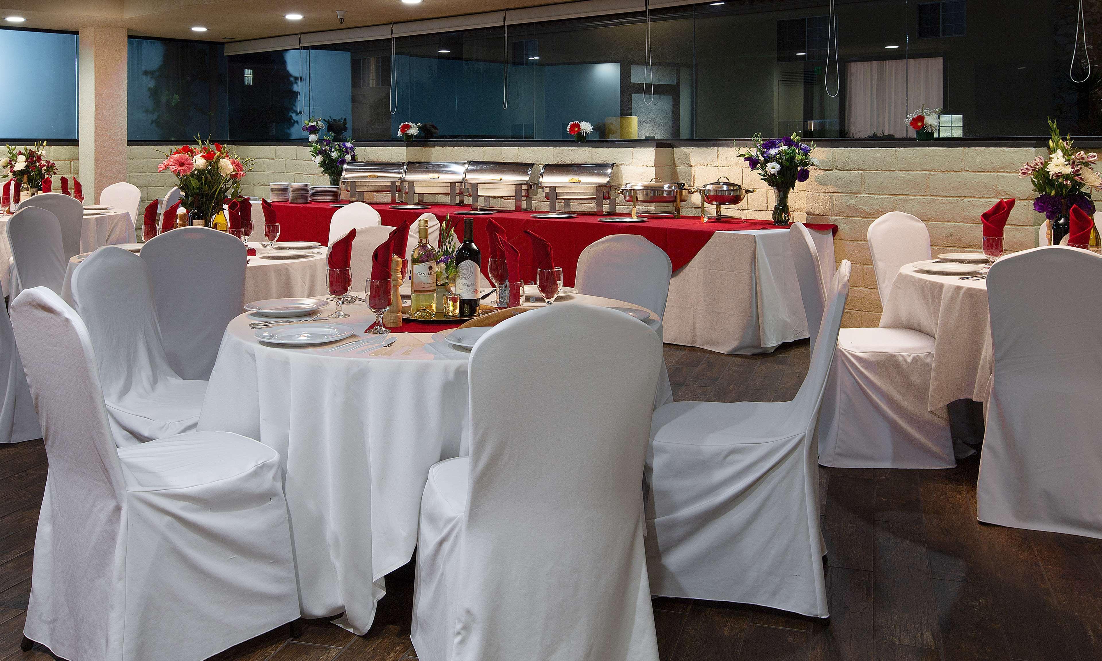 Coast Burbank Hotel מראה חיצוני תמונה
