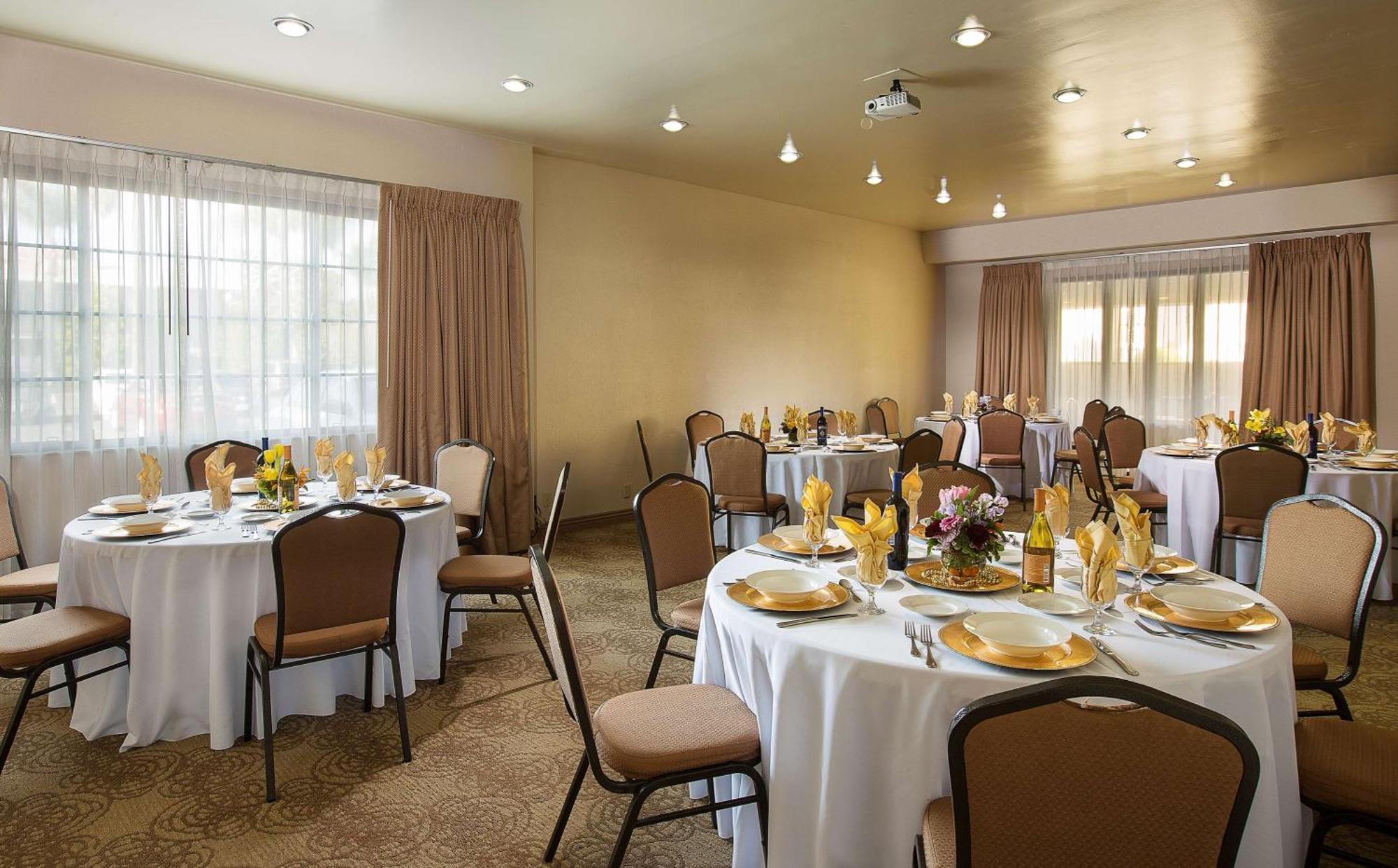 Coast Burbank Hotel מראה חיצוני תמונה