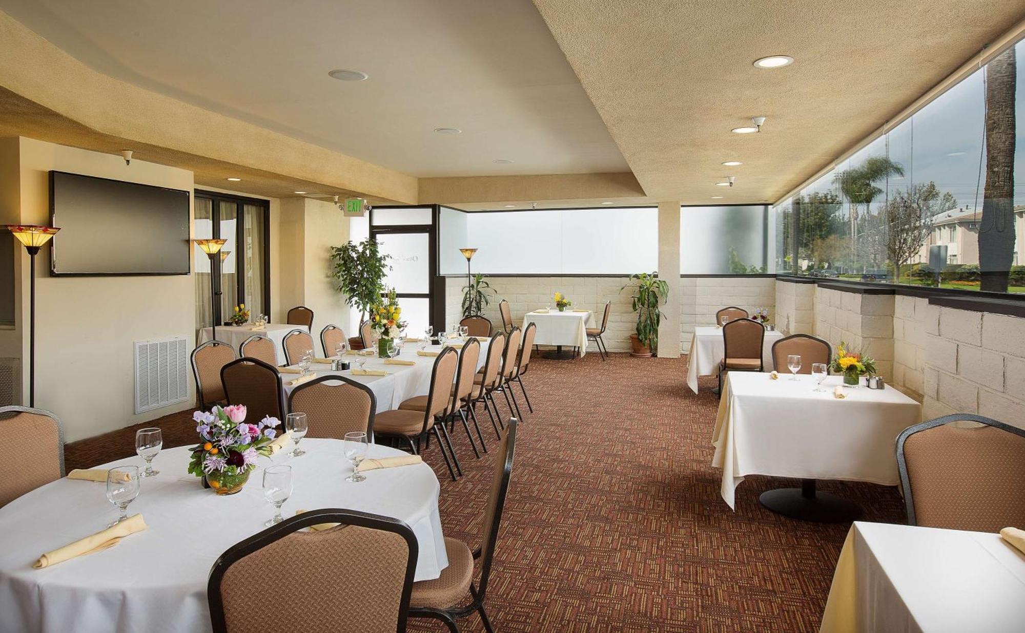 Coast Burbank Hotel מראה חיצוני תמונה